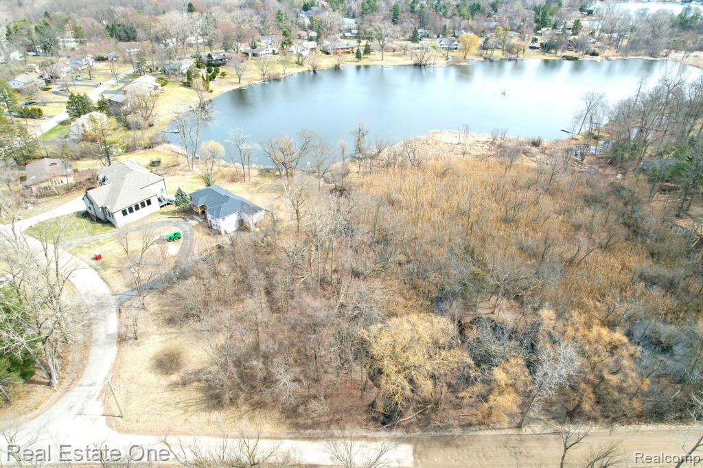 2636 Bay Drive, West Bloomfield, MI 48324