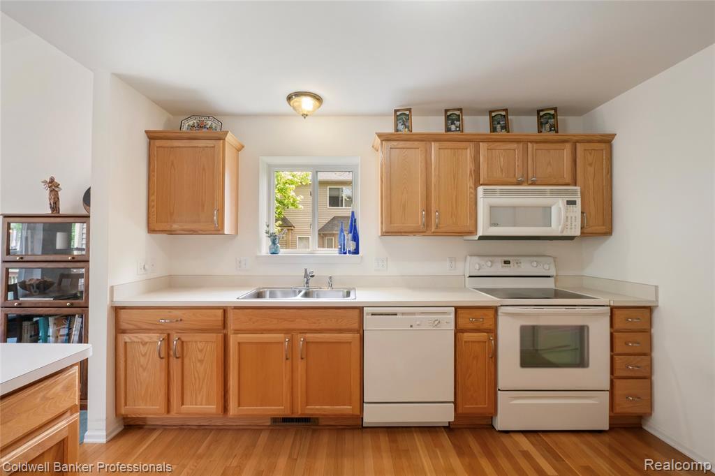 8178 Springdale Drive, White Lake, MI — Photo 16