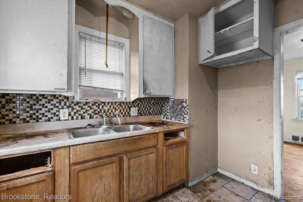 15508 Saint Marys Street, Detroit, MI 48227 — Photo 8