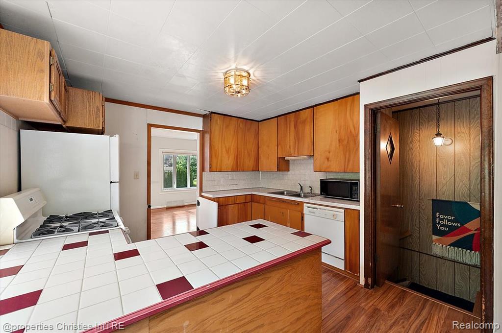 735 Novi Street, Northville, MI 48167 — Photo 15