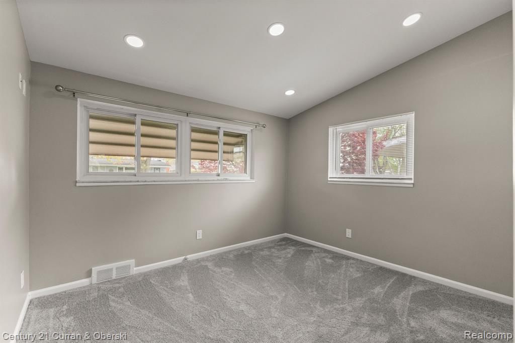 7484 N CHARLESWORTH Street, Dearborn Heights, MI 48127 — Photo 31