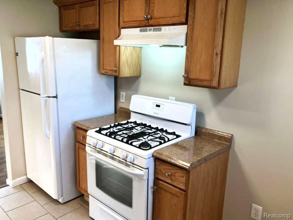 861 E DALLAS Avenue, Madison Heights, MI 48071 — Photo 13