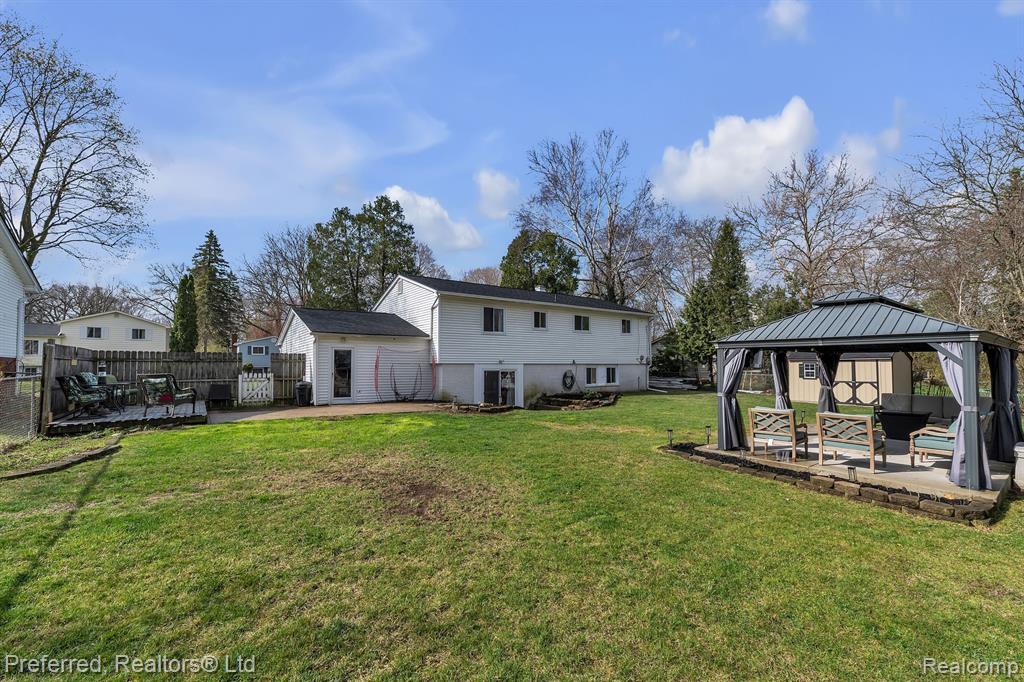 8680 WAR BONNET Drive, Commerce Twp, MI 48382 — Photo 38