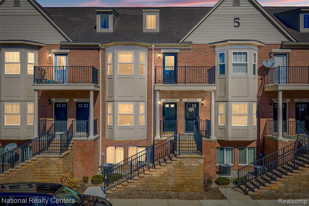 41582 Hamlet Lane, 68, Novi, MI