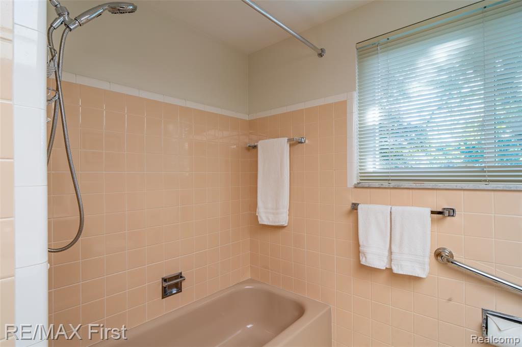 54815 FRANKLIN Drive, Shelby Twp, MI 48316 — Photo 39