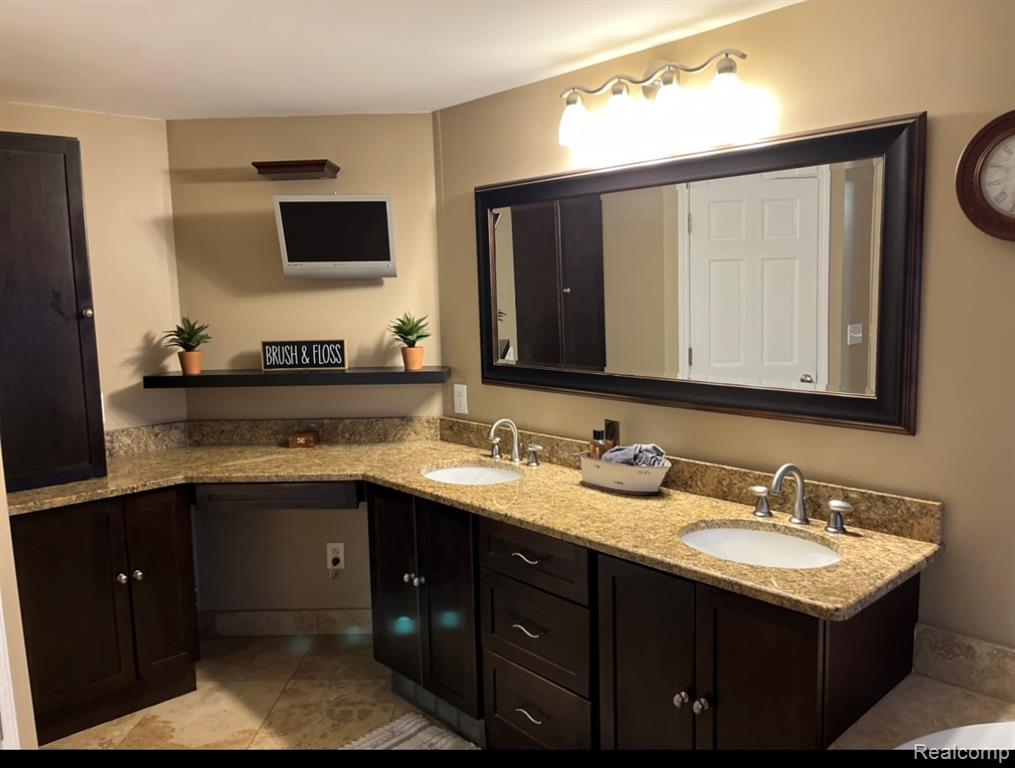 472 Shorewood Court, Lake Orion, MI 48362 — Photo 47