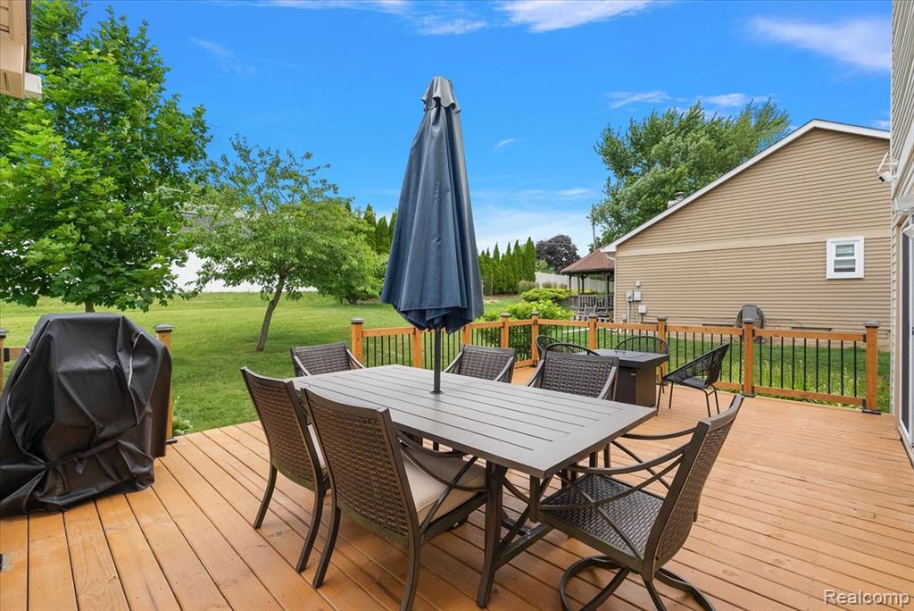 45071 Yorkshire Drive, Novi, MI — Photo 35