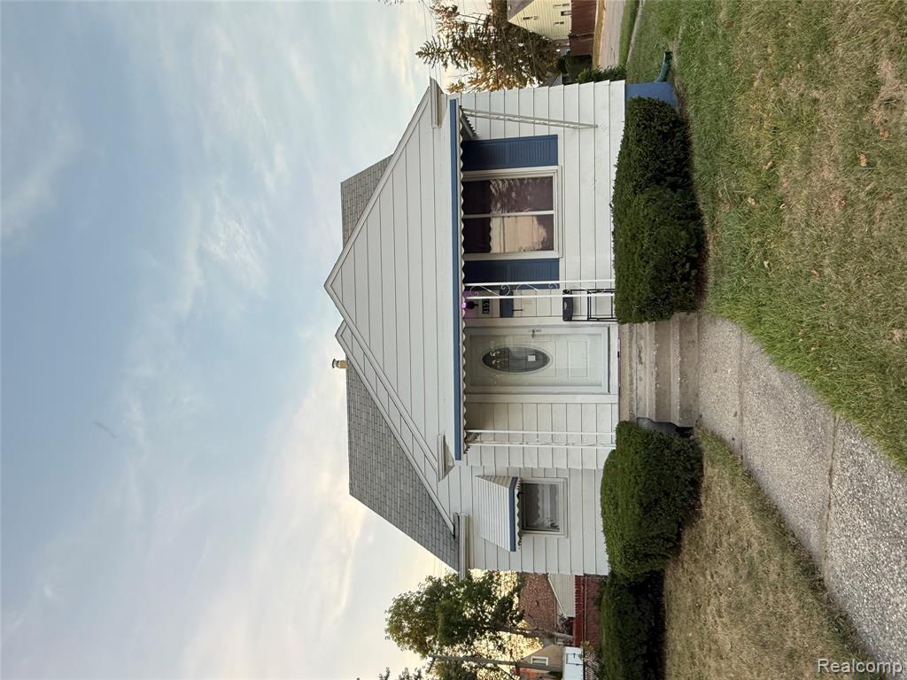 8157 Stephens, Center Line, MI 48015 — front exterior