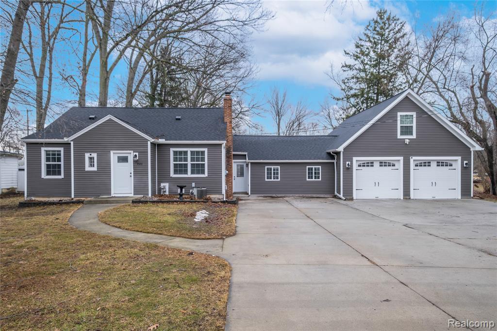 5526 Corunna Road, Flint, MI 48532 — front exterior