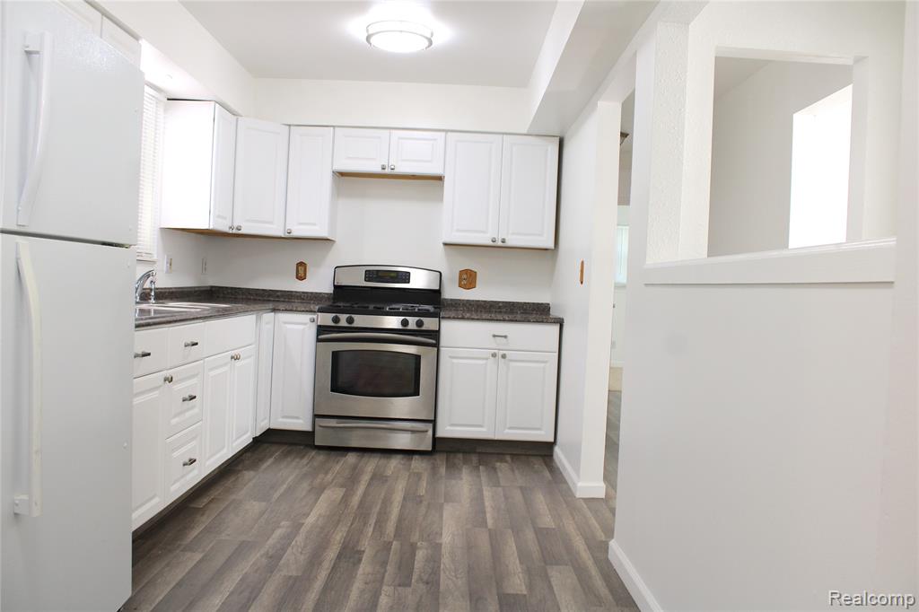 4901 Alpha Way, Flint, MI 48506 — Photo 17
