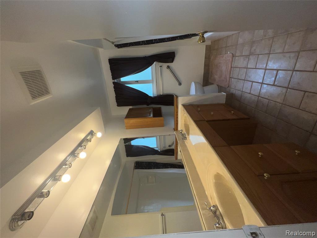 8737 Crestview Drive, Sterling Heights, MI 48312 — Photo 26