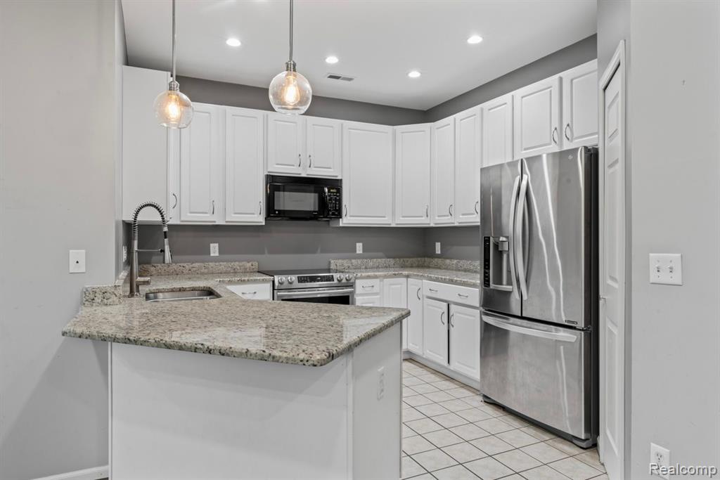 4109 ADDINGTON Drive, Commerce Twp, MI 48390 — Photo 8