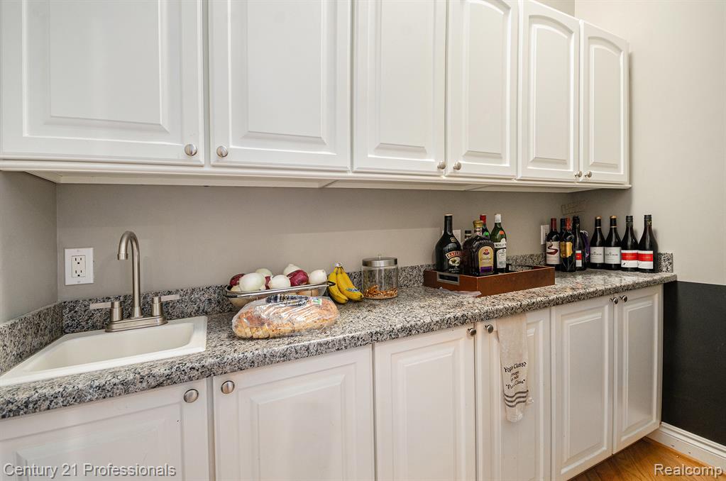 9020 Huron Bluffs Drive, White Lake, MI — Photo 23