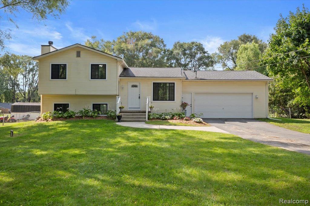 4525 CLINTONVILLE Road, Clarkston, MI — Photo 2