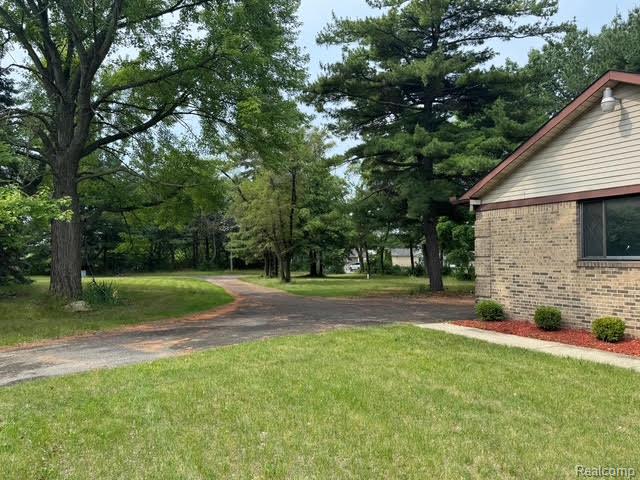40250 Pinetree Drive, Plymouth, MI 48170 — Photo 40