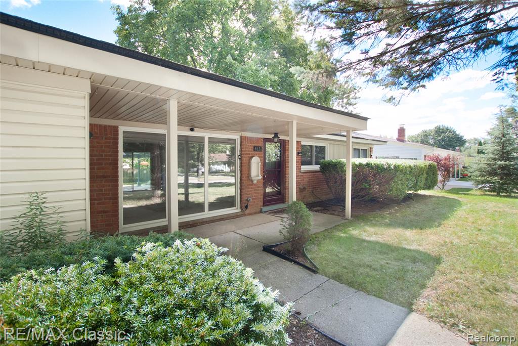 4836 Sundew Street, Commerce Twp, MI 48382 — Photo 4