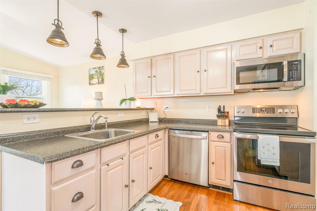 5745 NEW MEADOW Drive, Ypsilanti, MI 48197 — Photo 22