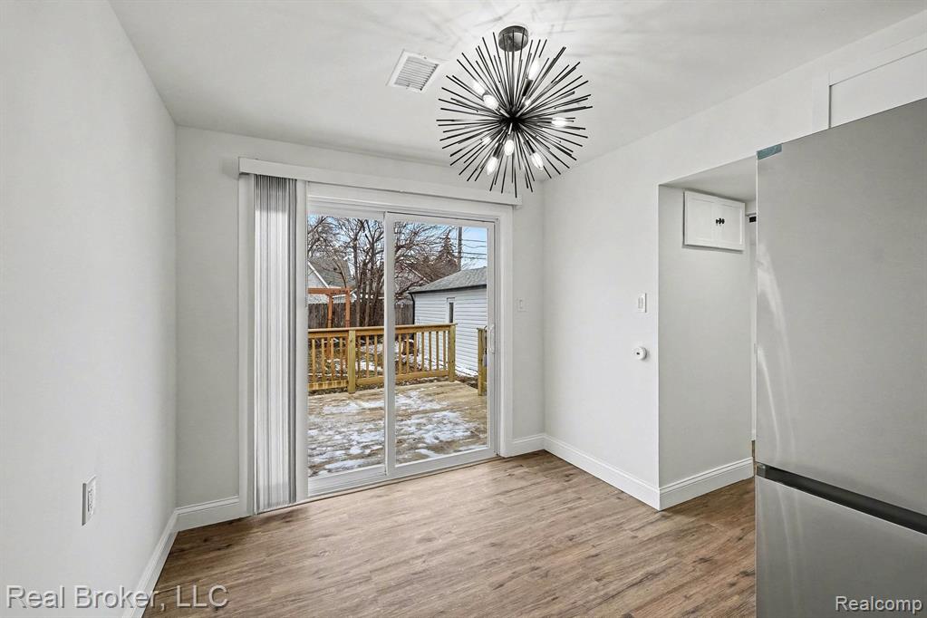 973 E Guthrie Avenue, Madison Heights, MI 48071 — Photo 7
