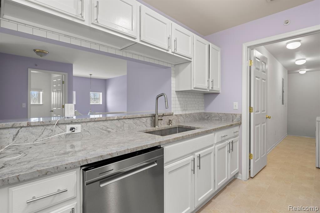 28260 OAKMONTE Circle E, New Hudson, MI 48165 — Photo 19