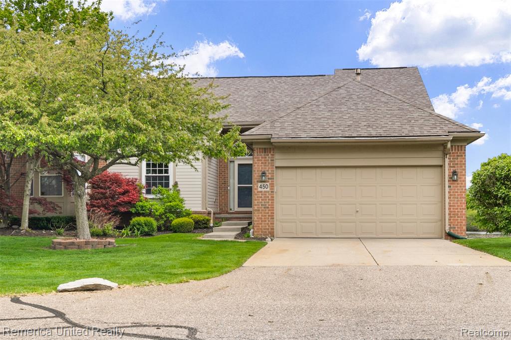450 Berry Lake Drive, Commerce Twp, MI 48390 — front exterior