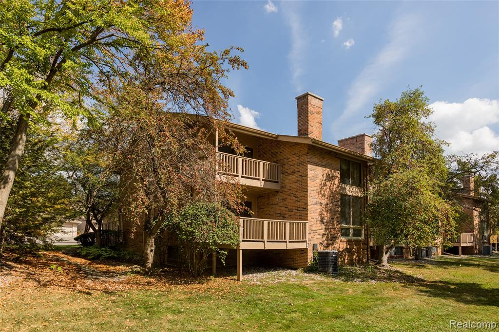 7118 Pebble Park Drive, West Bloomfield, MI — Photo 8