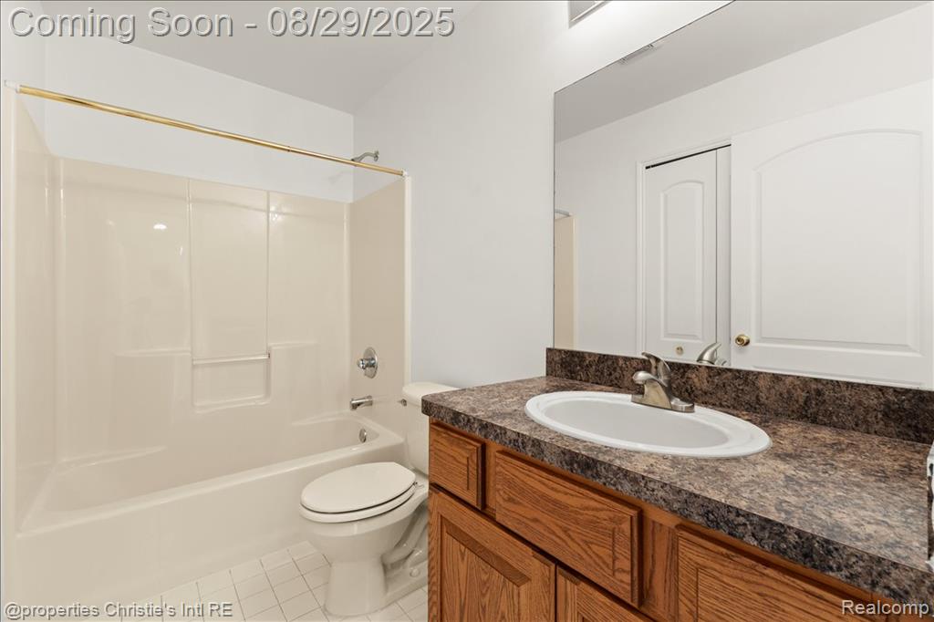 19236 W 11 Mile Road, Lathrup Village, MI 48076 — Photo 21