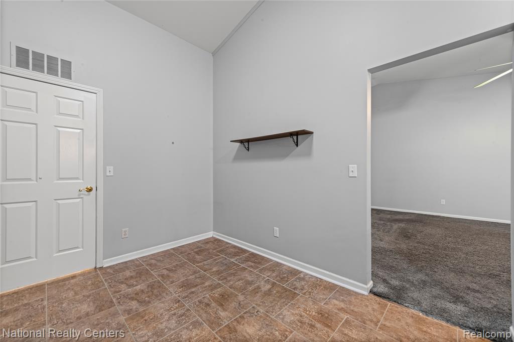4967 Oak Hill Drive, Waterford, MI 48329 — Photo 16