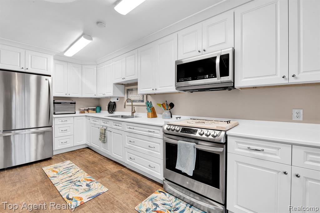 32718 GRAND RIVER Avenue, D7, Farmington, MI 48336 — Photo 7
