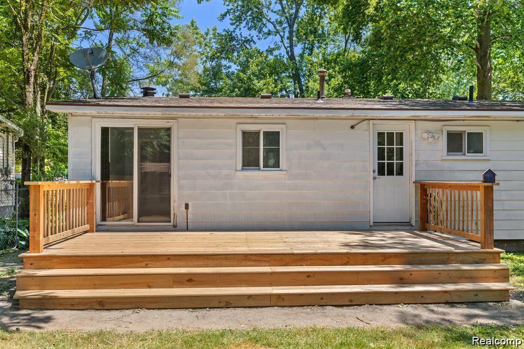 4901 Lake Grove Drive, White Lake, MI 48383 — Photo 15