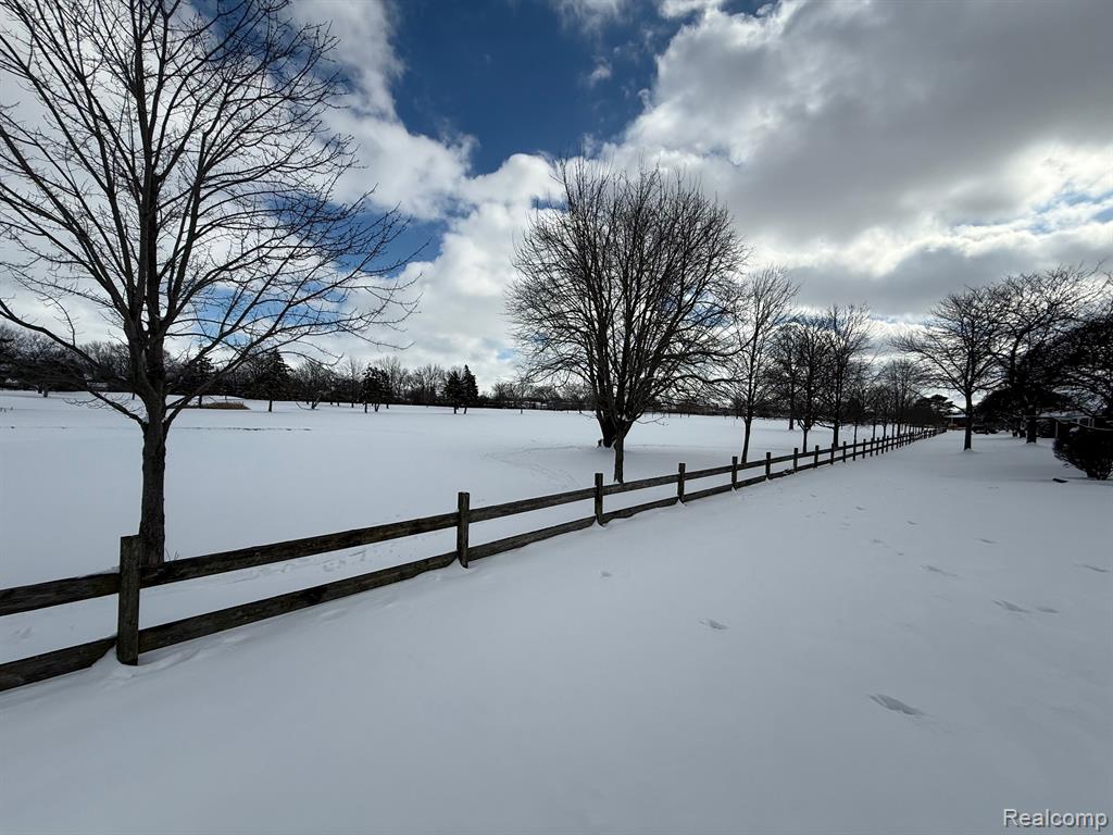 774 COUNTRY CLUB Drive, Saint Clair Shores, MI 48082 — Photo 17