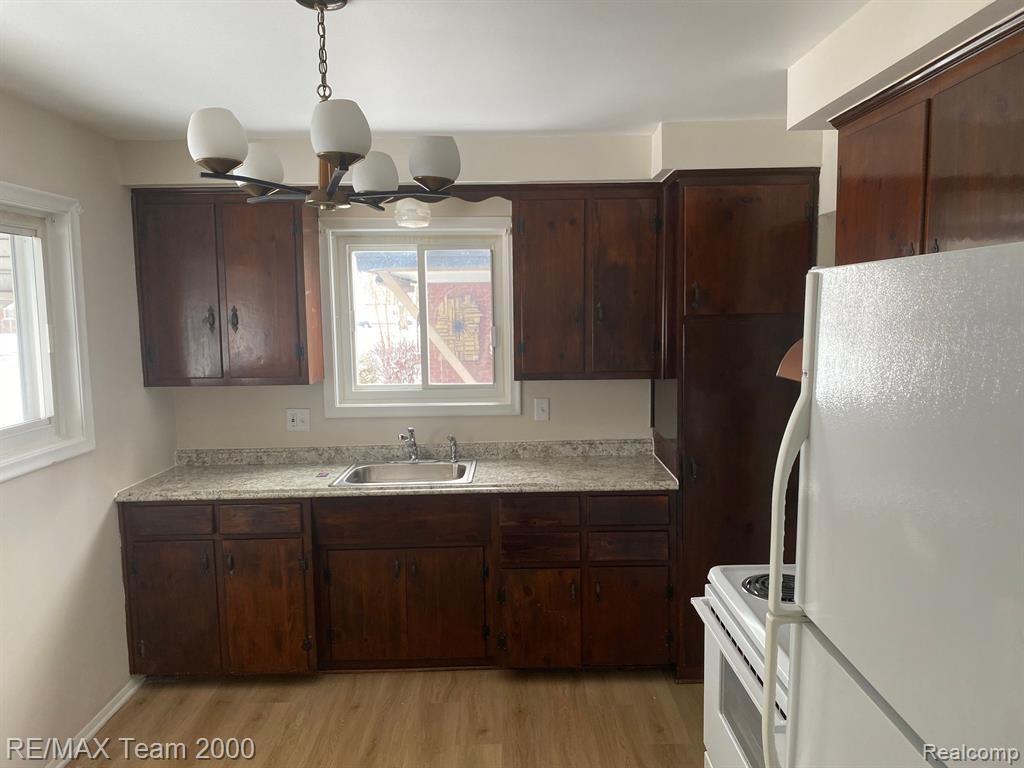 4919 MCKINLEY Street, Dearborn Heights, MI 48125 — Photo 5