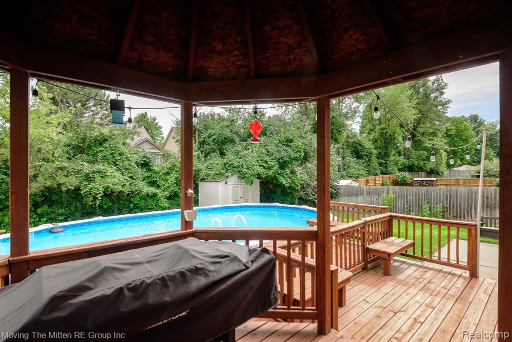 5861 MEADOWGREENE Drive, Waterford, MI 48327 — Photo 44