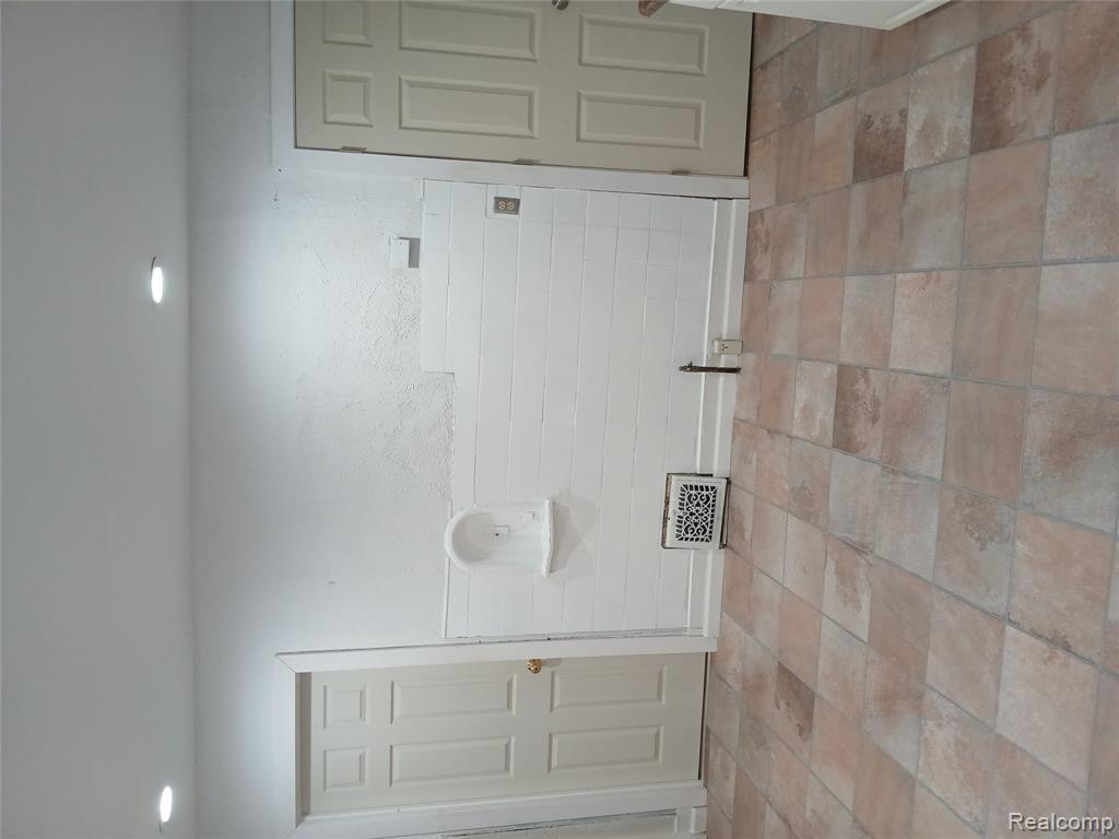 186 Mason Avenue, Norton Shores, MI 49441 — Photo 11