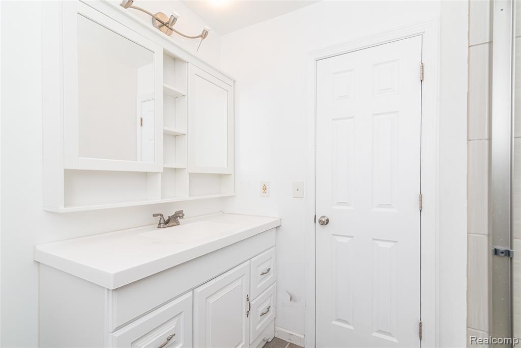 41975 Cherry Hill Road, Novi, MI — Photo 20