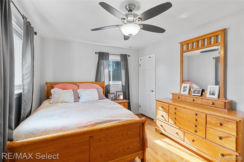 5401 S Sycamore Drive, Burton, MI 48509 — Photo 37