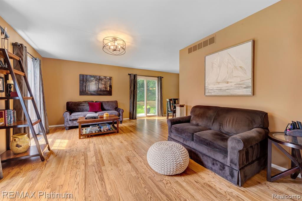 9003 SPENCER Court, Brighton, MI 48116 — Photo 13