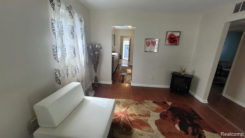 606 E MILTON Avenue, Hazel Park, MI 48030 — Photo 3