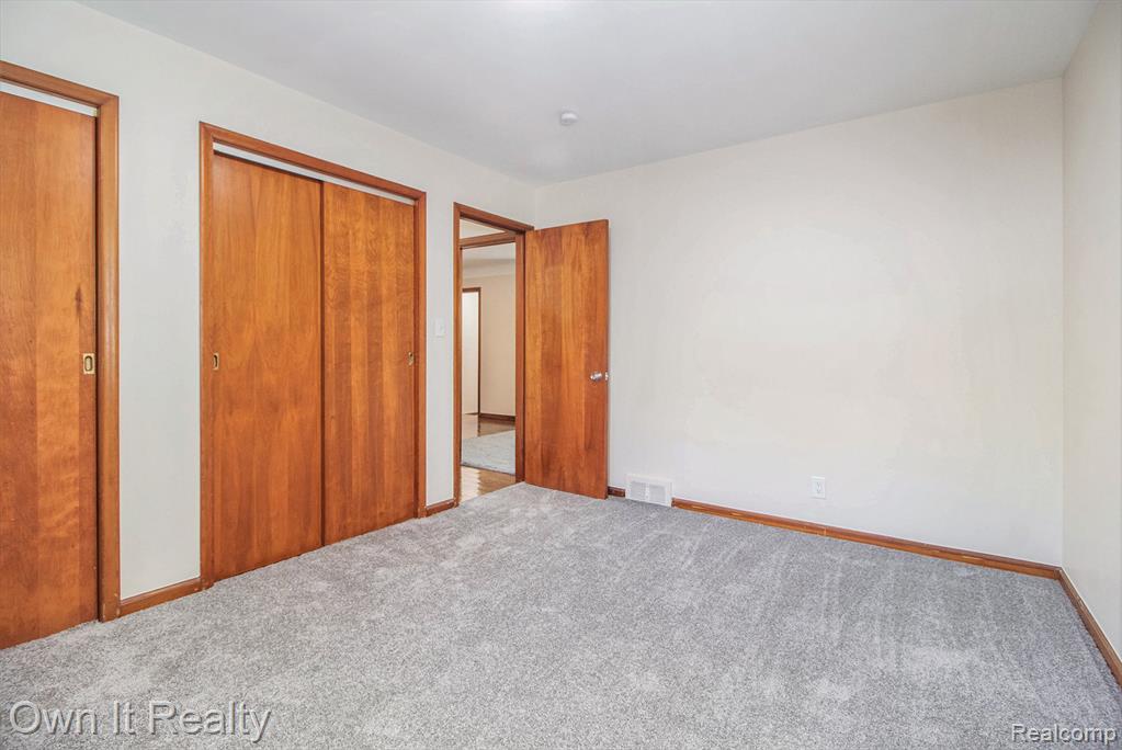 27619 California Drive SW, Southfield, MI 48076 — Photo 13