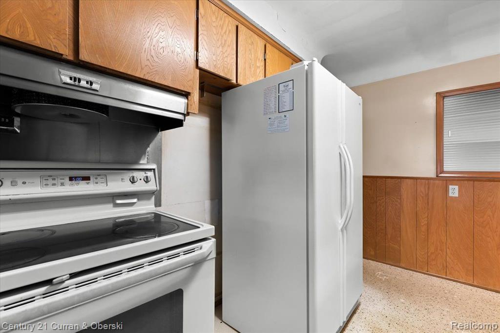 5987 CAMPUS Drive, Dearborn Heights, MI 48127 — Photo 19