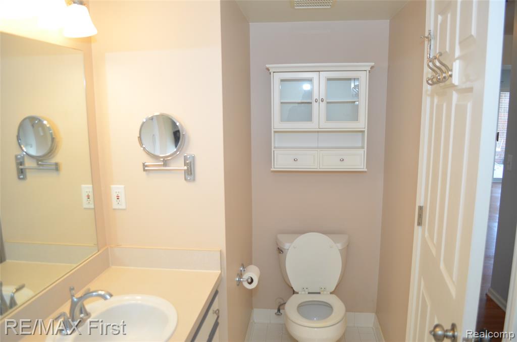 4287 Berkshire Drive, Sterling Heights, MI 48314 — Photo 17