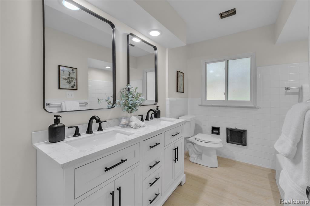 28720 Eldorado Pl, Lathrup Village, MI 48076 — Photo 32
