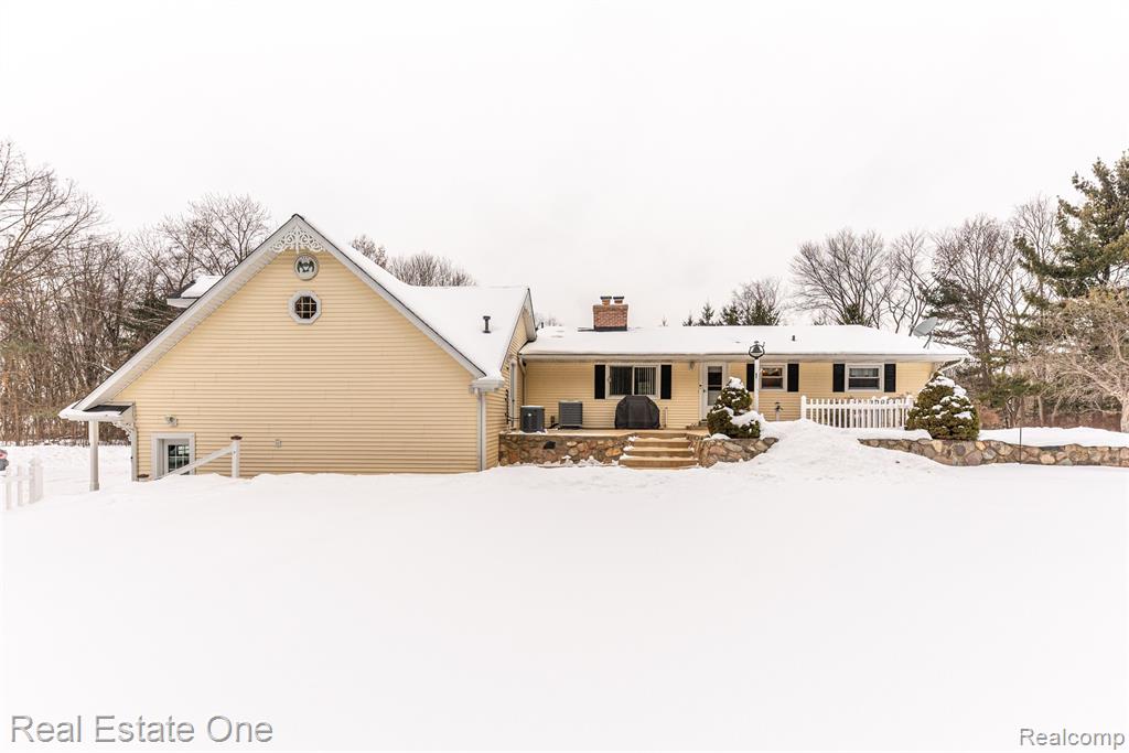 10120 Hyne Road, Brighton, MI 48114 — Photo 2