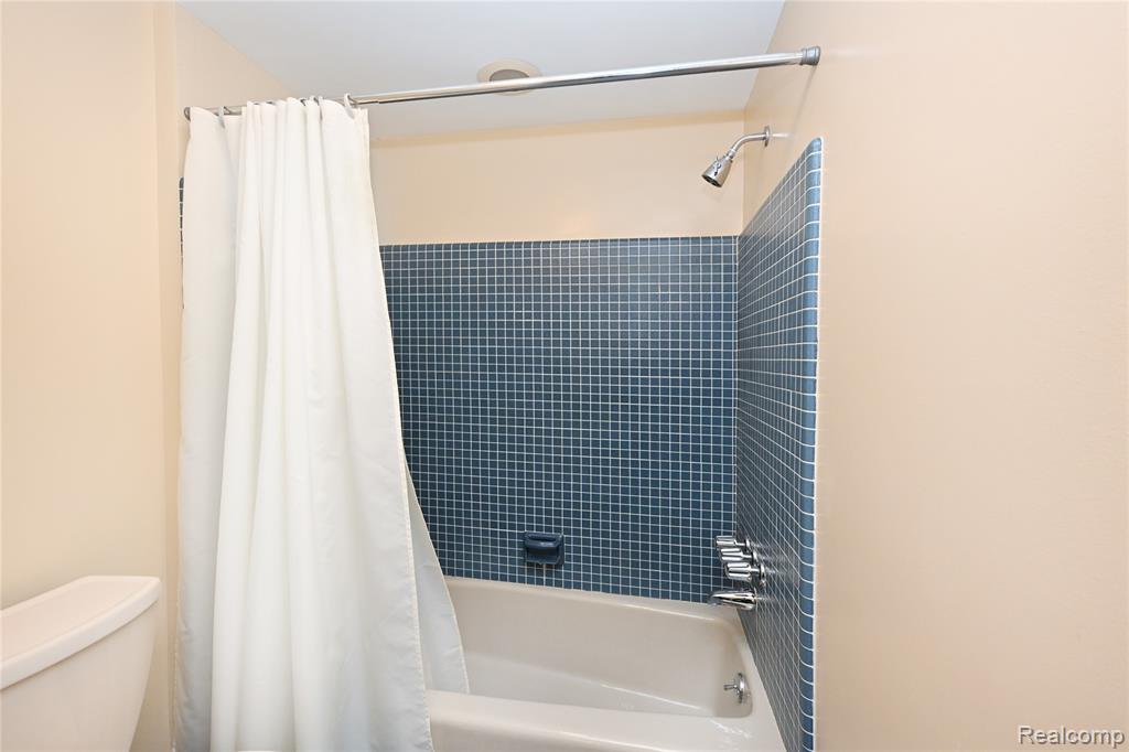 6011 Pebble Lane Court, West Bloomfield, MI — Photo 22