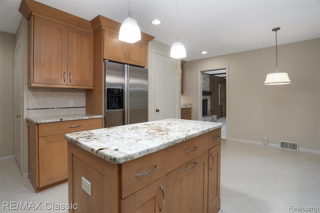 830 JONATHAN Lane, Bloomfield Hills, MI 48302 — Photo 13