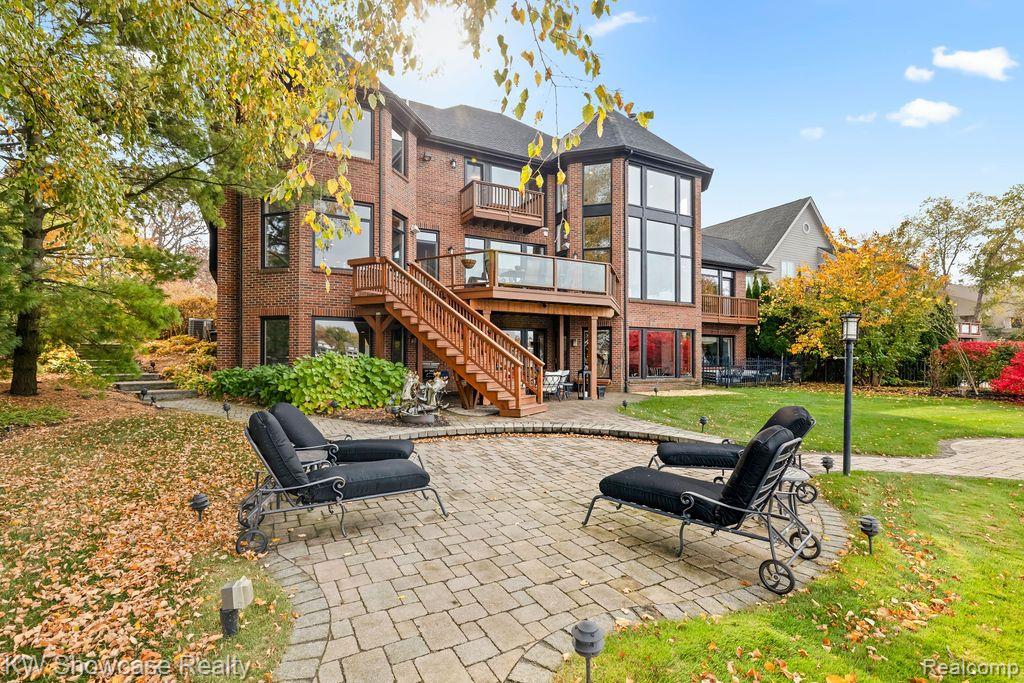 8579 PINE COVE Drive, Commerce Twp, MI 48382 — Photo 4