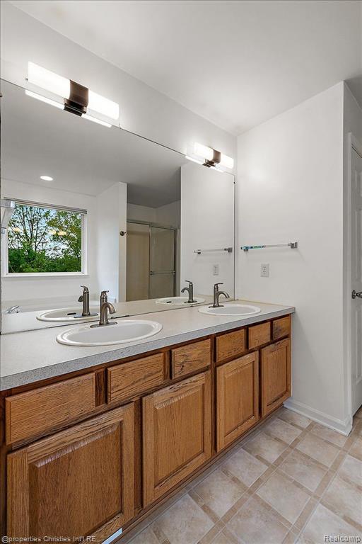 9773 RAVENSHIRE Drive, Ypsilanti, MI 48198 — Photo 37