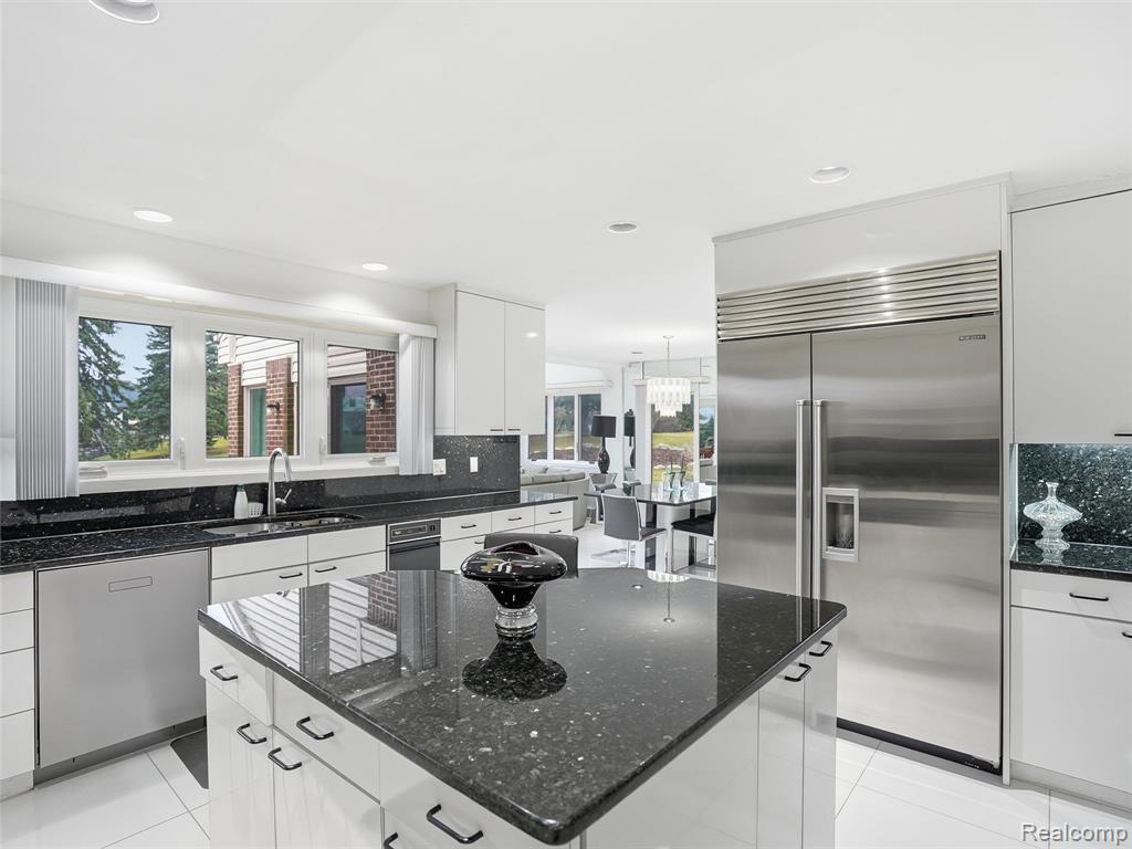 3827 Manchester Court, Bloomfield Hills, MI 48302 — Photo 20
