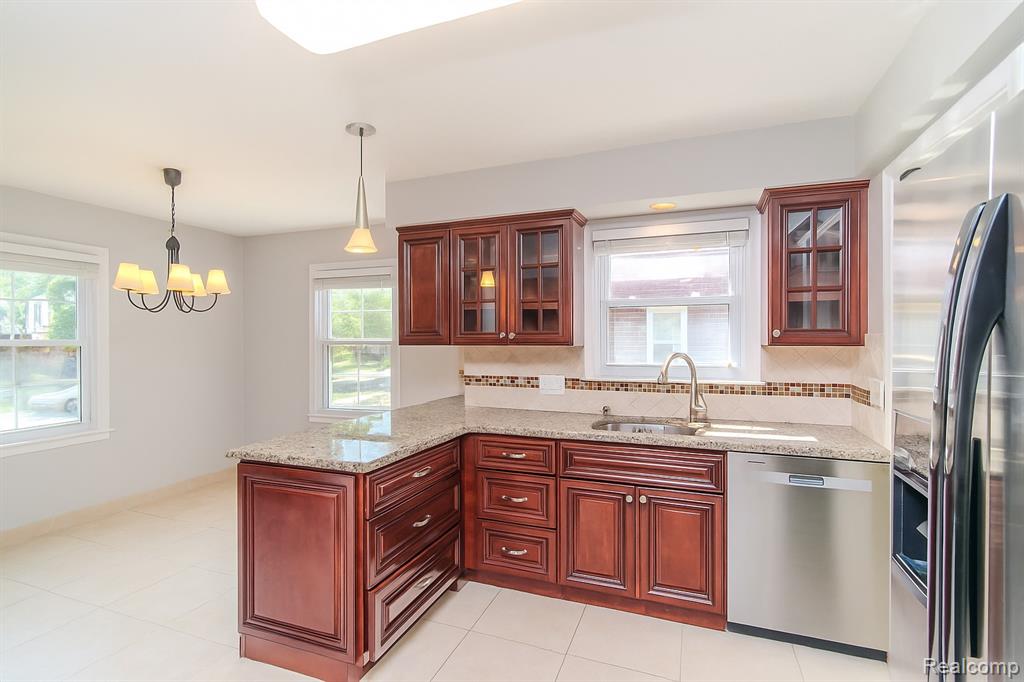 4355 Elmwood Avenue, Royal Oak, MI 48073 — Photo 8