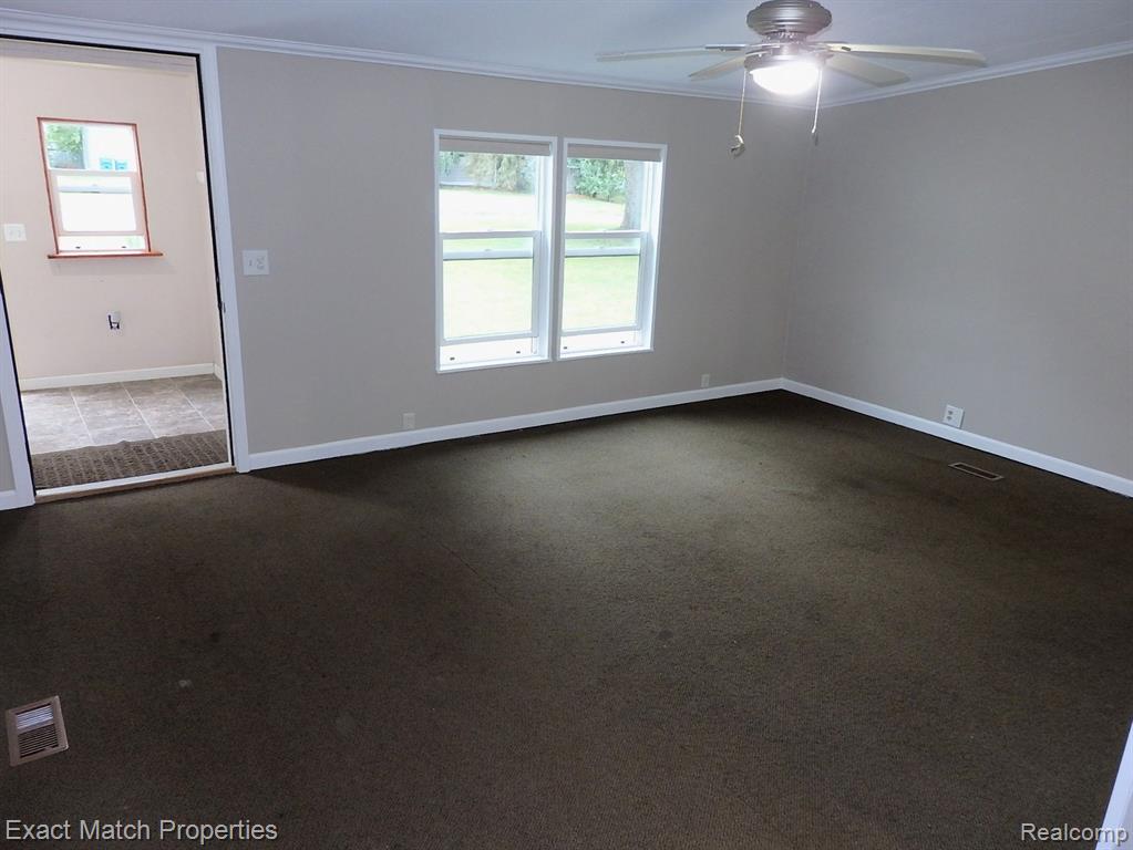 409 LAKEVIEW Street, Holly, MI 48442 — Photo 12