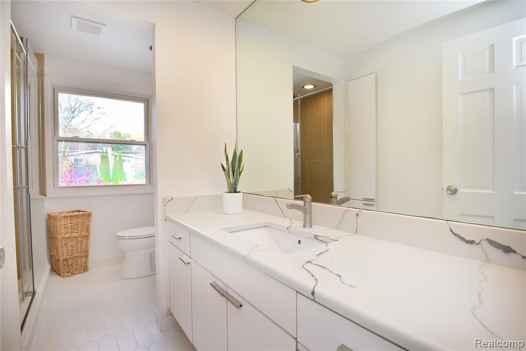 684 Wilshire Drive, Bloomfield Hills, MI 48302 — Photo 20